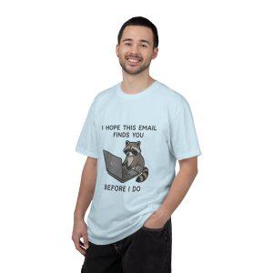 Camiseta estampada de mapache y portátil.— Camiseta "Espero que este correo te encuentre antes que yo"